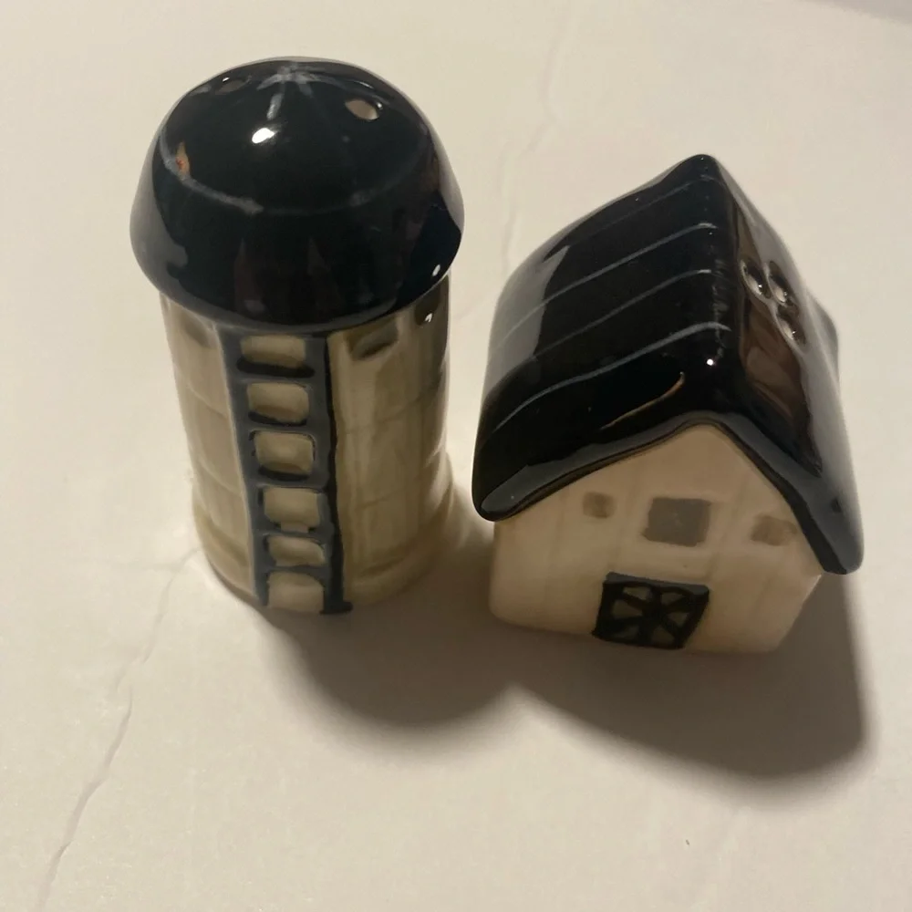Ceramic Farmhouse Salt and Pepper Shakers